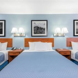 Days Inn by Wyndham Las Vegas NM - Guest room