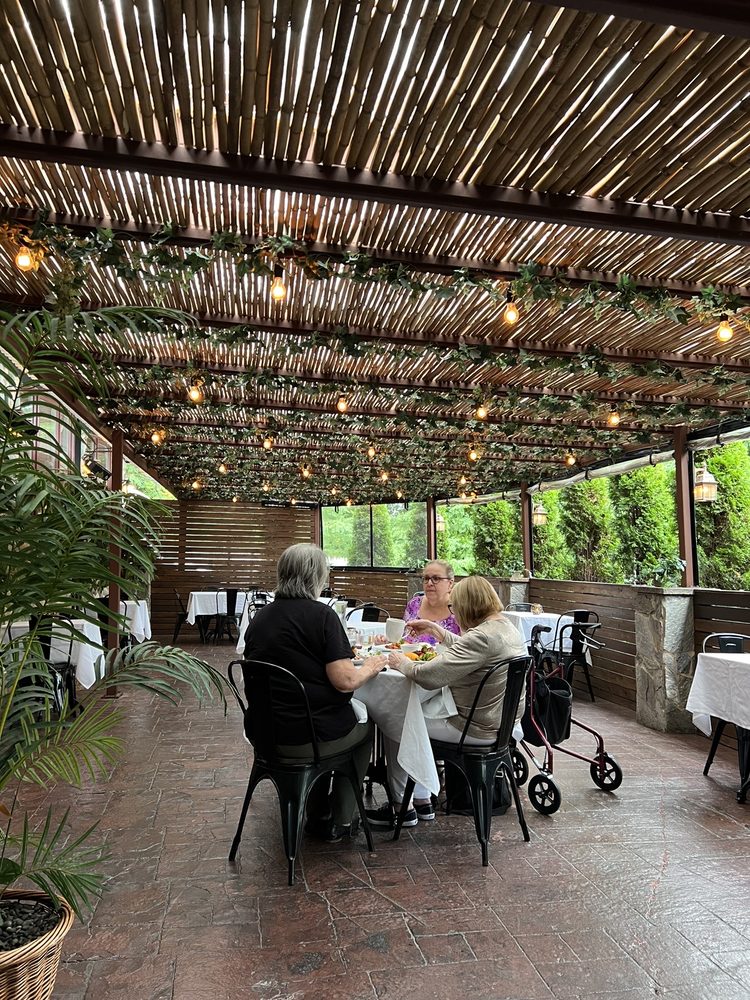 Coco Bistro Kitchen & Lounge