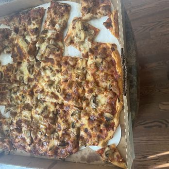 Home Run Inn Pizza - XL Scattered Pizza - Pizza Near Me - Hillside, Illinois Home Run Inn Pizza - XL Scattered Pizza - Pizza Near Me - Hillside, Illinois