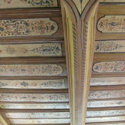 Markt-Apotheke - Holzbalkendecke mit Bemalung innen.:)