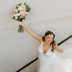 Monica's Bridal Boutique & Alterations - Wedding dress
Wedding gown
Lace Wedding Gown
Spring wedding
