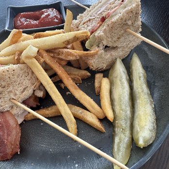 Après Pendry - Pathetic pickles - Bars Near Me - Park City, Utah