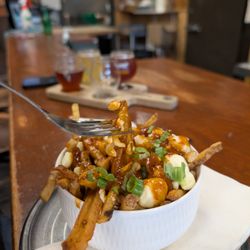 Microbrasserie au Frontibus - Poutine with Tangy and Sweet BBQ sauce.  YUM!!