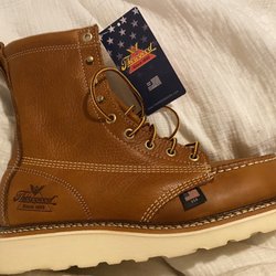 Clackamas Cobbler at BootCo NW - Thorogood 8" moc toe, safety toe, union made boots.