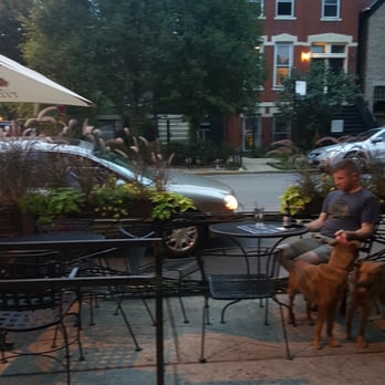 Floyd's Pub - Dog friendly patio - Pubs Near Me - Chicago, Illinois