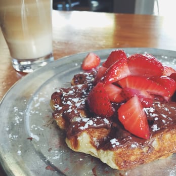 Zinneken's - Harvard Square - Waffle with Nutella and strawberries - Belgian Near Me - Cambridge, Massachusetts Zinneken's - Harvard Square - Waffle with Nutella and strawberries - Belgian Near Me - Cambridge, Massachusetts