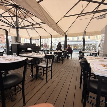 L'Antica Pizzeria Da Michele Parma - Seating outside - Pizza Near Me - Parma, Puerto Rico L'Antica Pizzeria Da Michele Parma - Seating outside - Pizza Near Me - Parma, Puerto Rico