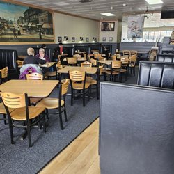 Brothers Deli Lynn - Inside