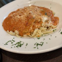 Luisa's Cucina Italiana - Fettuccine bolognese