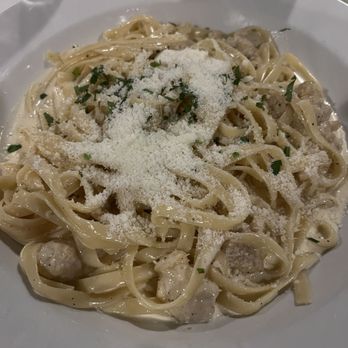 Riccardo's Ristorante - Chicken Fettuccine Alfredo - Italian Near Me - Boston, Massachusetts Riccardo's Ristorante - Chicken Fettuccine Alfredo - Italian Near Me - Boston, Massachusetts