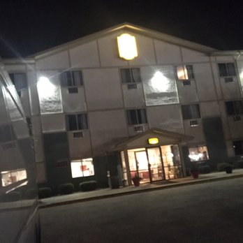 Super 8 by Wyndham Cromwell/Middletown - Hotels Near Me - Cromwell, Connecticut Super 8 by Wyndham Cromwell/Middletown - Hotels Near Me - Cromwell, Connecticut