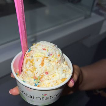 Creamistry - Captain crunch with fruity pebbles - Ice Cream & Frozen Yogurt Near Me - Scottsdale, Arizona