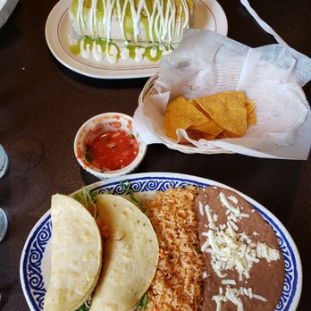 Sarapes Restaurant - Tacos de pollo and carne asada burrito - Mexican Near Me - Enfield, Connecticut Sarapes Restaurant - Tacos de pollo and carne asada burrito - Mexican Near Me - Enfield, Connecticut