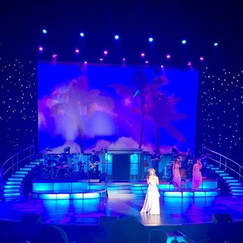 Rock-a-Hula - This woman had a spectacular voice. - Performing Arts Near Me - Honolulu, Hawaii