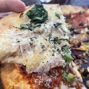 Amicas Pizza & Microbrewery - Bianco - chicken, Alfredo sauce, spinach? Excellent - Pizza Near Me - Salida, Colorado