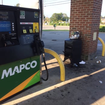 Mapco Mart - gas pump and trash can - Convenience Stores Near Me - Franklin, Tennessee