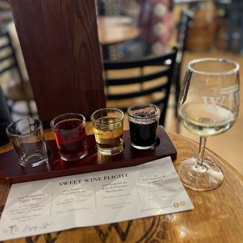 The Williamsburg Winery - Sweet wine flight - Hotels Near Me - Williamsburg, Virginia The Williamsburg Winery - Sweet wine flight - Hotels Near Me - Williamsburg, Virginia