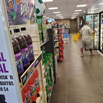 7-Eleven - a man in a grocery store - Convenience Stores Near Me - Boca Raton, Florida 7-Eleven - a man in a grocery store - Convenience Stores Near Me - Boca Raton, Florida