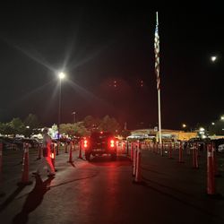 In-N-Out Burger - Huge line for the drive thru.