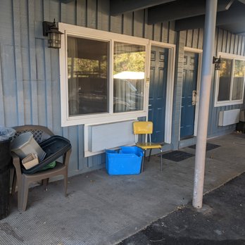 Lakeview Lodge Motel - Trash piled outside the door. - Bed & Breakfast Near Me - Lakeview, Oregon Lakeview Lodge Motel - Trash piled outside the door. - Bed & Breakfast Near Me - Lakeview, Oregon