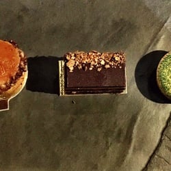Holic - Mini Pecadora, Mini Opera and Bergamota Macaroon (all delicious)
