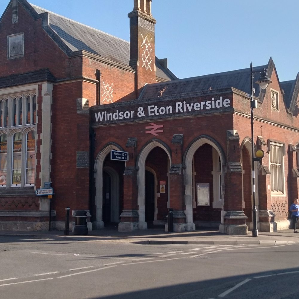 Windsor & Eton Riverside - Entrance - Train Stations Near Me - Windsor, WNM