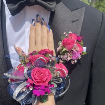 Cypress Florist - Senior 2025 Prom Corsage and Boutonniere! - Florists Near Me - Cypress, California Cypress Florist - Senior 2025 Prom Corsage and Boutonniere! - Florists Near Me - Cypress, California