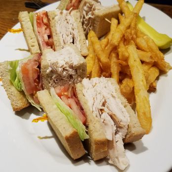 Danaher’s Pub - Turkey club with.... Fries?  Yes,  where's my fries??  Piss pour portion - Irish Pub Near Me - Fairfield, New Jersey