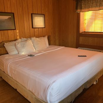 Petit Jean State Park - Bedroom - Parks Near Me - Morrilton, Arkansas Petit Jean State Park - Bedroom - Parks Near Me - Morrilton, Arkansas