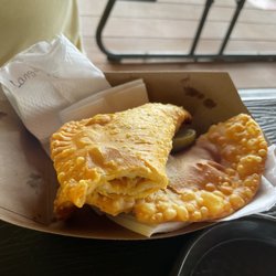 El Rincon del Mar y Tierra - Lobster empanadilla