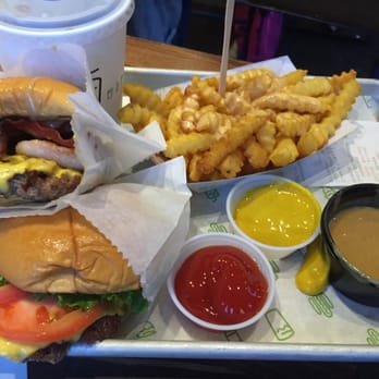 Shake Shack Dumbo - A balanced meal - Burgers Near Me - Brooklyn, New York Shake Shack Dumbo - A balanced meal - Burgers Near Me - Brooklyn, New York