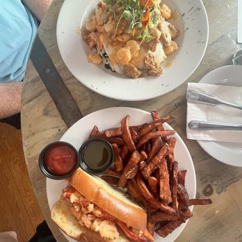 Gas Lamp Grille - Warm lobster roll with sweet potato fries and creole Cajun cod - Bars Near Me - Newport, Rhode Island