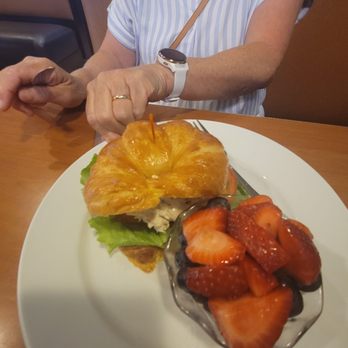 Cromwell Diner - Diners Near Me - Cromwell, Connecticut Cromwell Diner - Diners Near Me - Cromwell, Connecticut