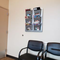 Monroe Urgent Care - Can't believe they still have magazines out.