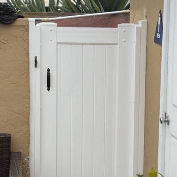 GnG Vinyl Fencing - Pool door - Fences & Gates Near Me - Glendale, California GnG Vinyl Fencing - Pool door - Fences & Gates Near Me - Glendale, California