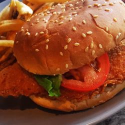 Daniel Patricks Bar & Grill - Crispy Chicken Burger