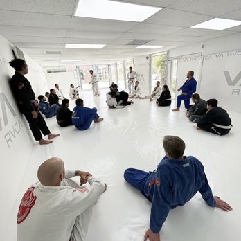 Panza Jiu Jitsu - 5pm Gi Fundamentals - Brazilian Jiu-jitsu Near Me - Torrance, California Panza Jiu Jitsu - 5pm Gi Fundamentals - Brazilian Jiu-jitsu Near Me - Torrance, California