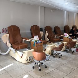 Royal Nails & Spa