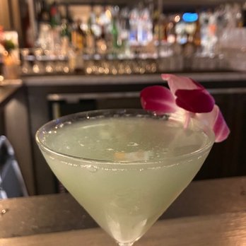 Le Colonial - Naples - Green Kaffir Gimlet cocktail - French Near Me - Naples, Florida
