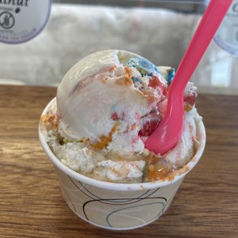 Mad Martha's Ice Cream - small M&M Cream - Ice Cream & Frozen Yogurt Near Me - Vineyard Haven, Massachusetts Mad Martha's Ice Cream - small M&M Cream - Ice Cream & Frozen Yogurt Near Me - Vineyard Haven, Massachusetts