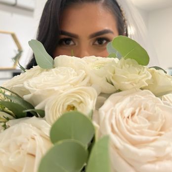 Lola’s Flowers - Florists Near Me