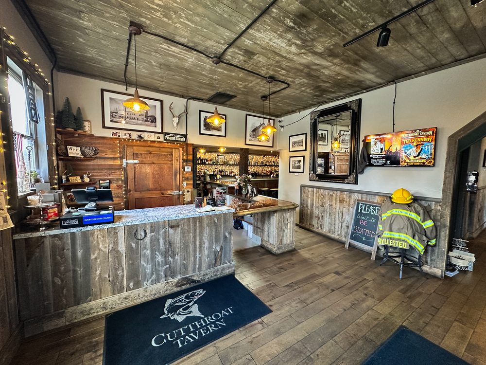 Cutthroat Tavern Logo