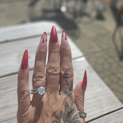 Gloss Beauty Lounge - Nails