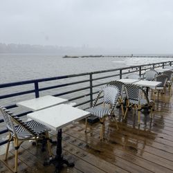 Paris Baguette - Seats by the Hudson