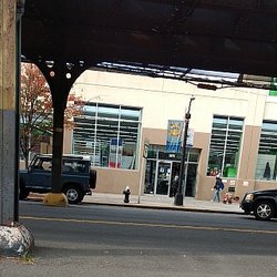 One Dollar Zone - Entrance