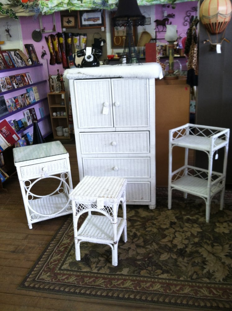 EVERYTHING UNDER THE SUN ALMOST Updated July 2024 712 Lyons Ave