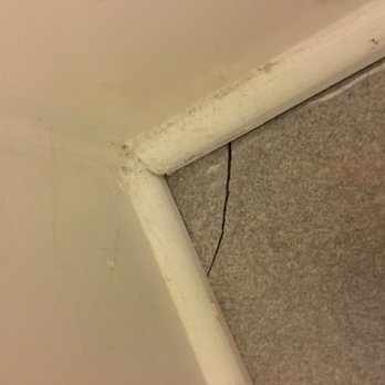 1400 Chestnut - Cracked flooring - Apartments Near Me - Chattanooga, Tennessee