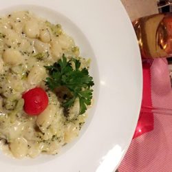 Südlich - Gnocchi in Gorgonzola-Rahm-Soße mit Brokkoli & Weißwein