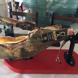 Entreaguas - Went for lunch. My husband had sole and was too too salty. My boiled clams was just right, boiled. Butter is amazing.