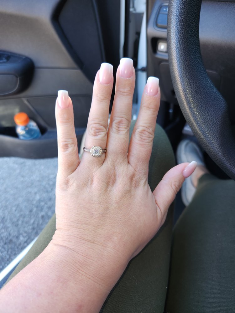 HOLLYWOOD NAILS Updated October 2024 17 Reviews 1110 Florence